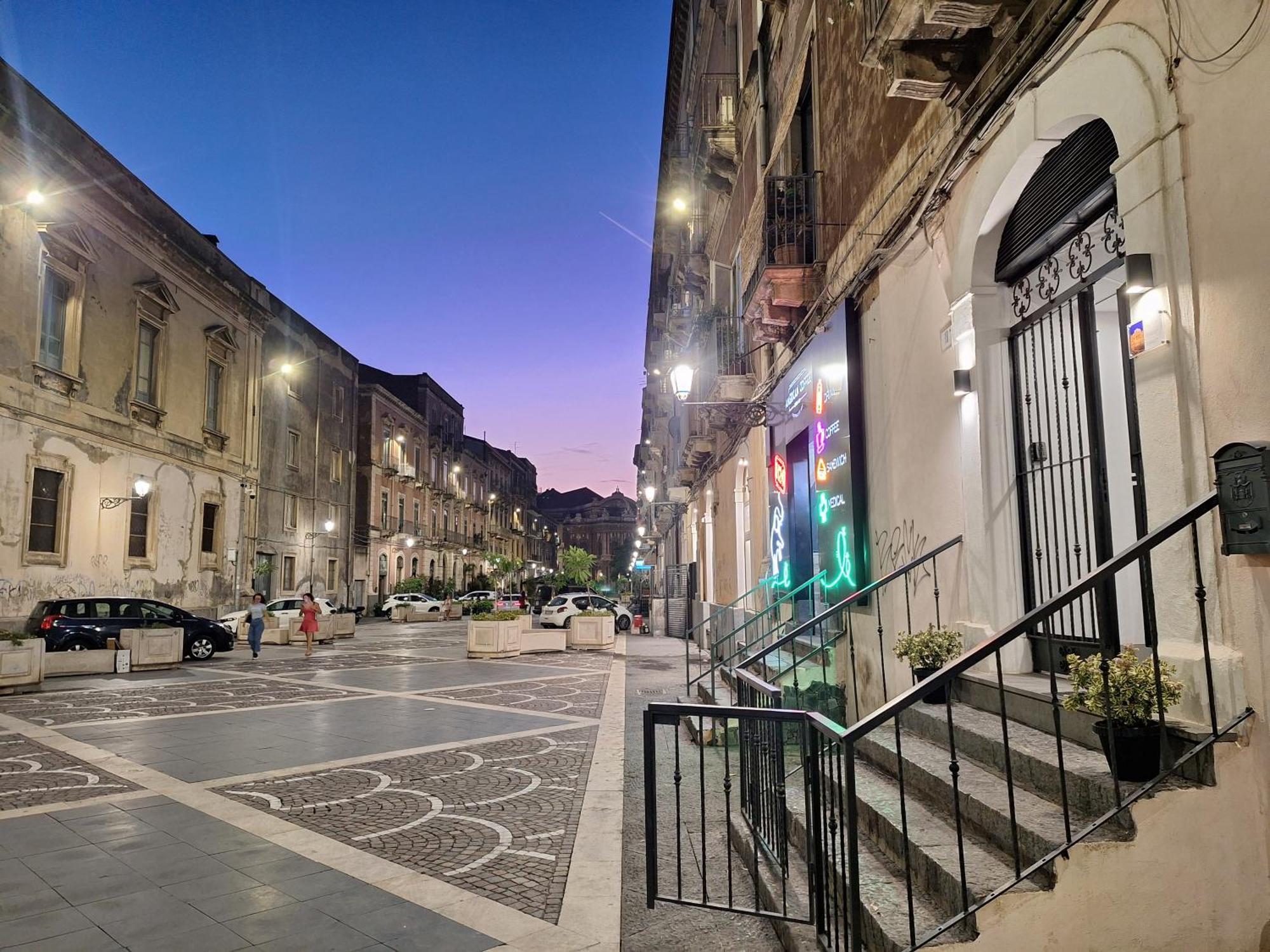 Casa Vacanze Al Teatro カターニア エクステリア 写真